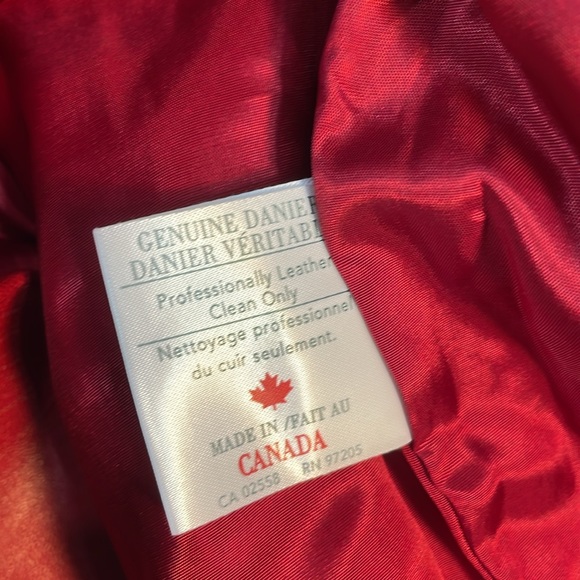 Danier red leather pencil skirt made in Canada - Picture 17 of 17